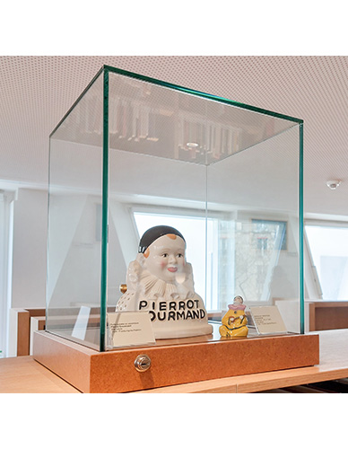 Vitrine cloche sur plateau Médium
