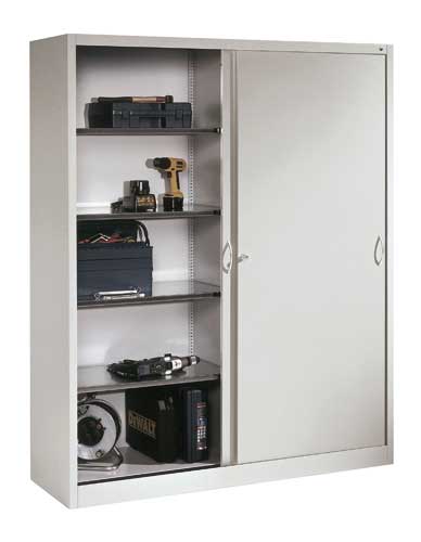 Armoire avec porte coulissante pleine
